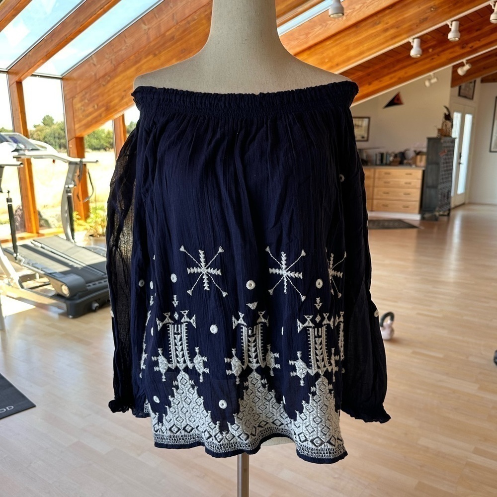 Adorable Joie Embroided Cold Sholder Top NWT Size S Navy Blue